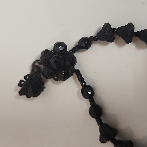 Elegant Black Beaded Necklace - Picture 5 of 11
